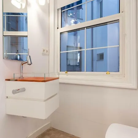 Acogedor, De Diseno Moderno En Zona Antigua Bilbao