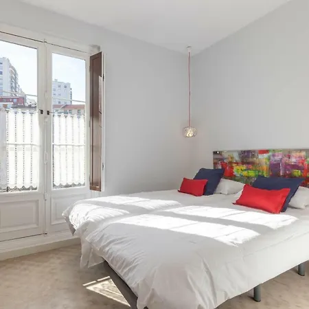 Acogedor, De Diseno Moderno En Zona Antigua Bilbao