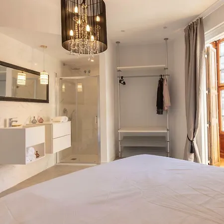 Daire Acogedor, De Diseno Moderno En Zona Antigua
